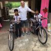 Consegnate due bici a Vijei e Vjnai gemellini adottati a distanza grazie alla generosità di Max e Roberto